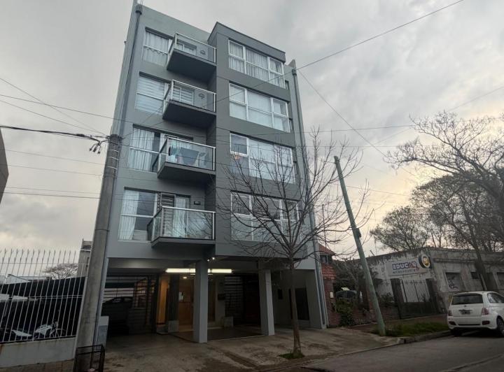 Departamento · 49m² · 2 Ambientes · 1 Cochera