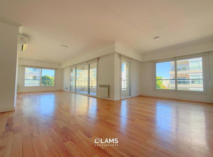 Departamento · 130m² · 4 Ambientes · 1 Cochera