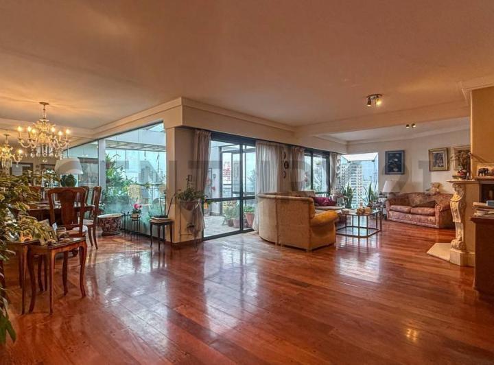 Departamento · 241m² · 4 Ambientes · 2 Cocheras