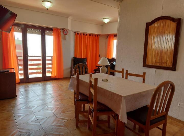 Departamento · 77m² · 4 Ambientes · 1 Cochera
