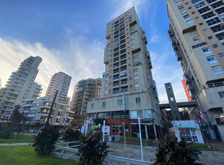 Departamento · 60m² · 4 Ambientes · 1 Cochera