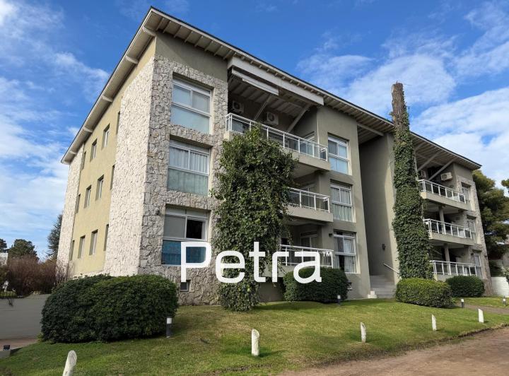 Departamento · 82m² · 4 Ambientes · 1 Cochera