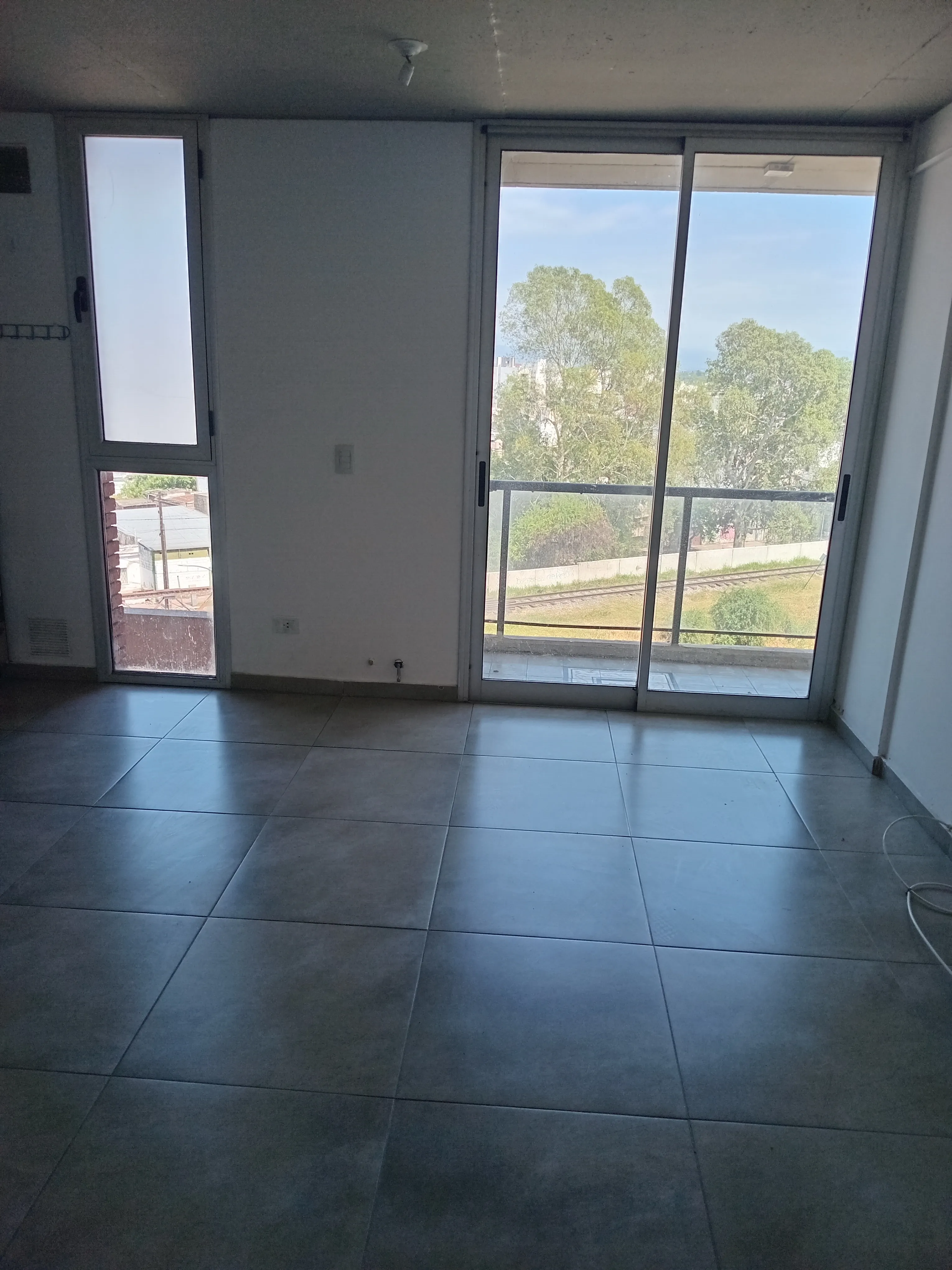 ADMINISTRACION ALQUILA HERMOSO DEPARTAMENTO CON ASADOR PROPIO