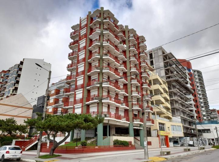 Departamento · 90m² · 4 Ambientes · 1 Cochera