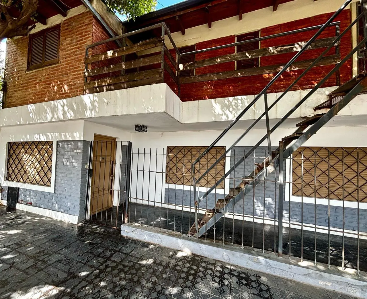 Venta casa con departamento en Barrio Matienzo