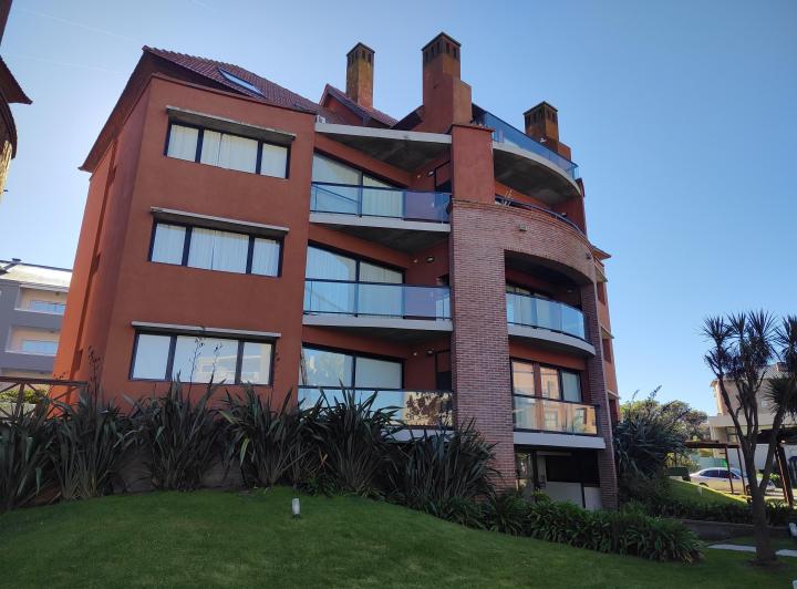 Departamento · 60m² · 4 Ambientes · 1 Cochera