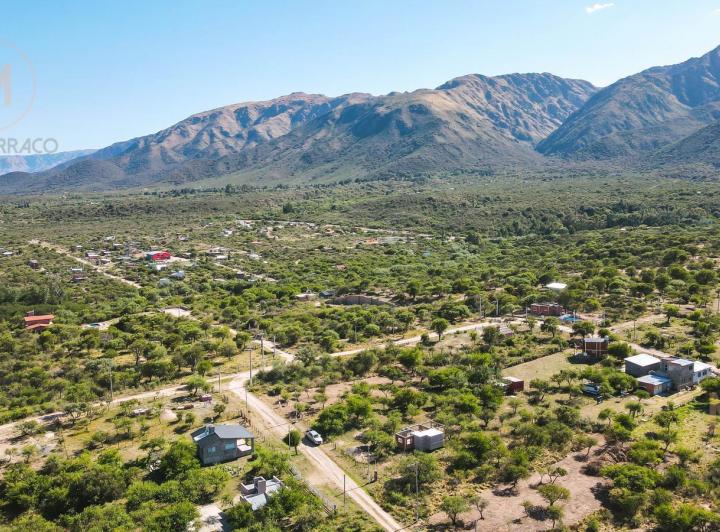 Terreno · 896m²