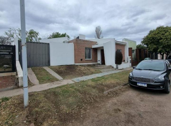 Casa · 90m² · 4 Ambientes · 1 Cochera