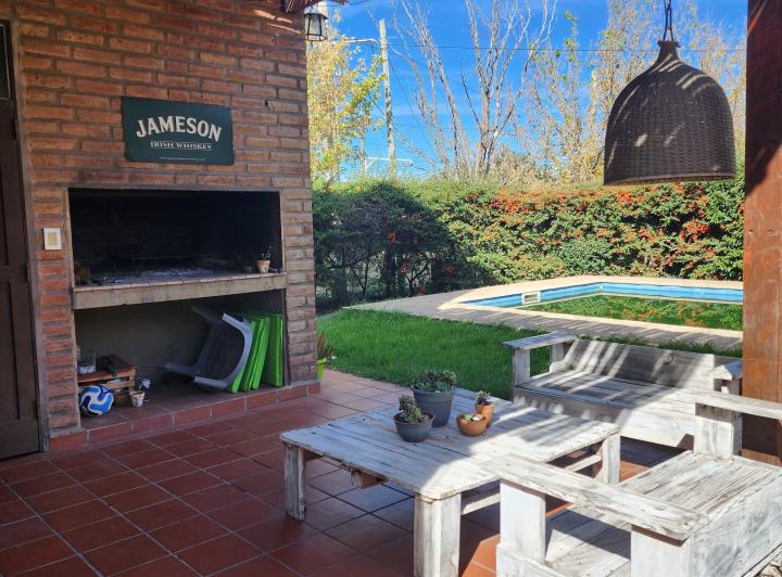 Casa · 220m² · 6 Ambientes · 2 Cocheras