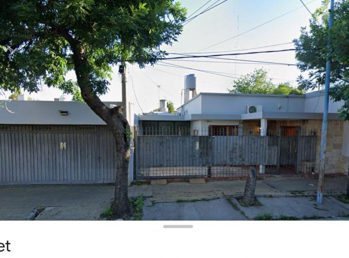Casa · 220m² · 8 Ambientes · 2 Cocheras