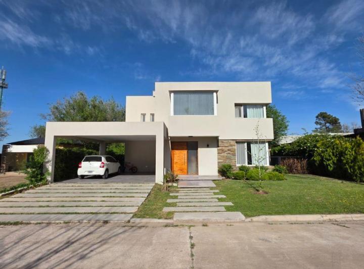 Casa · 292m² · 6 Ambientes