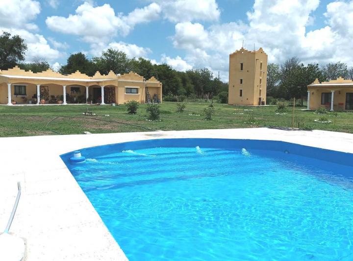 Casa · 326m² · 6 Ambientes · 3 Cocheras