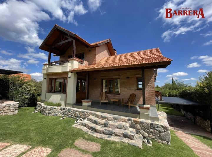 Casa · 234m² · 4 Ambientes · 4 Cocheras