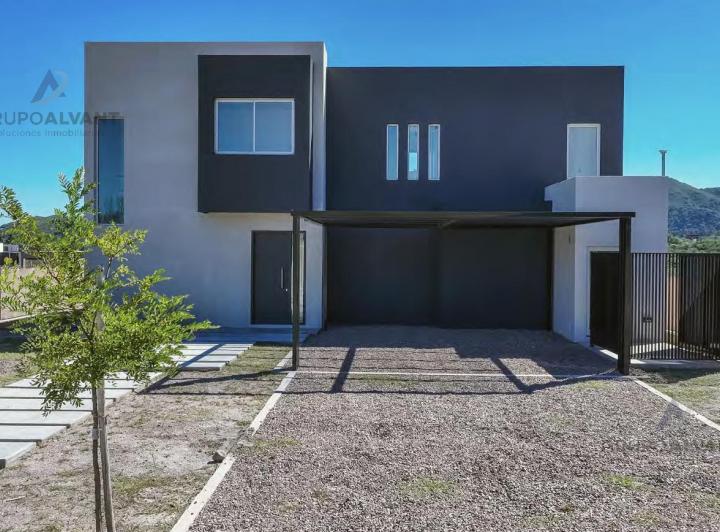 Casa · 178m² · 6 Ambientes · 2 Cocheras