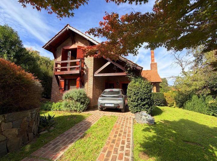 Casa · 154m² · 5 Ambientes · 3 Cocheras