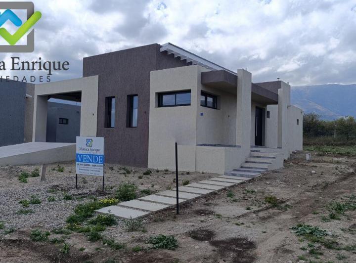 Casa · 100m² · 3 Ambientes · 1 Cochera