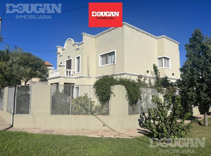 Casa · 191m² · 8 Ambientes · 1 Cochera