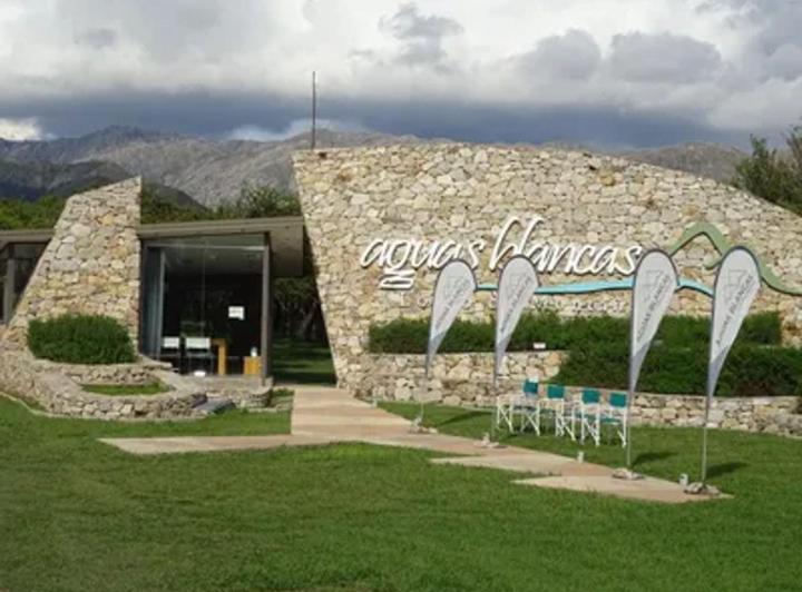 Casa · 260m² · 8 Ambientes · 1 Cochera