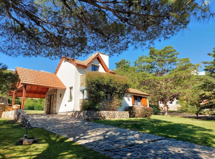 Casa · 95m² · 5 Ambientes · 1 Cochera
