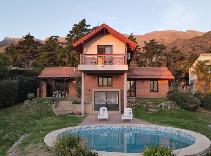 Casa · 150m² · 4 Ambientes · 1 Cochera
