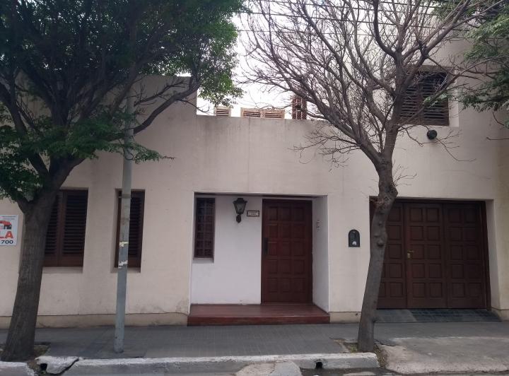 Casa · 400m² · 7 Ambientes · 1 Cochera
