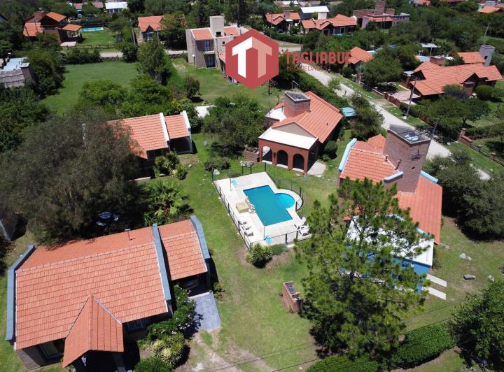 Casa · 321m² · 7 Dormitorios