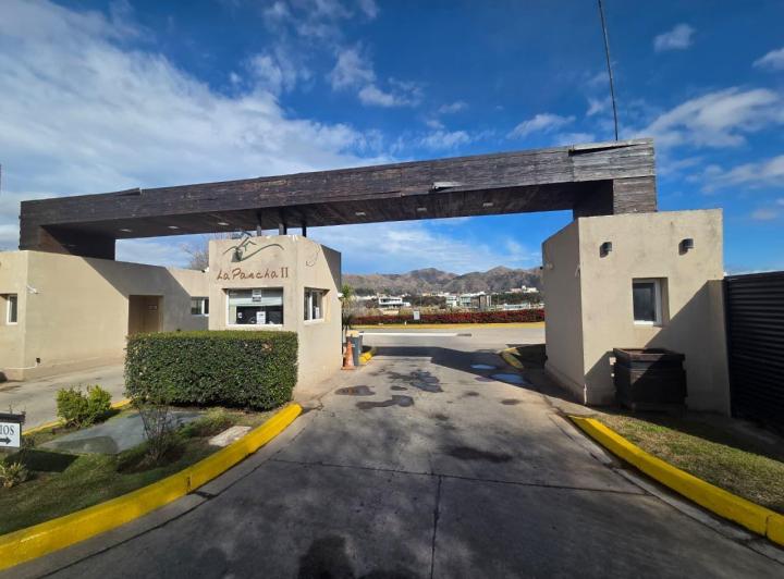 Terreno · 611m²