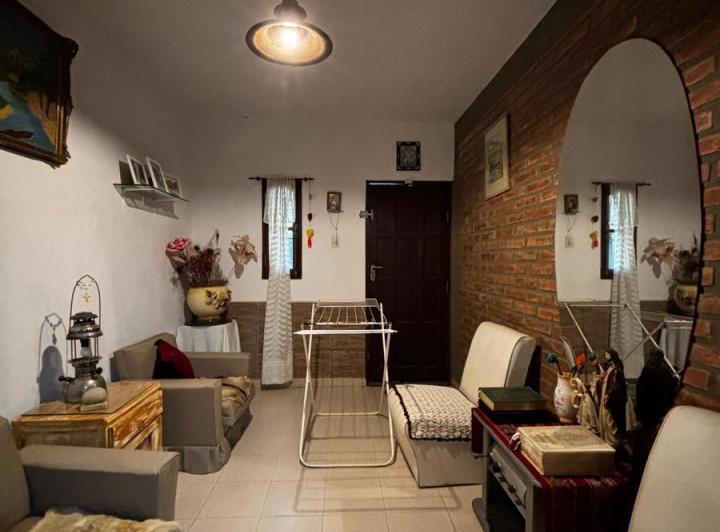 Casa · 160m² · 8 Ambientes · 1 Cochera
