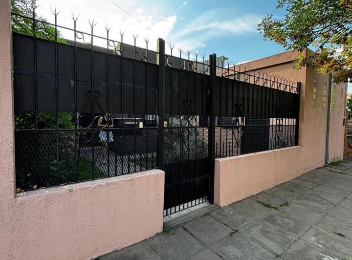 Casa · 180m² · 8 Ambientes · 2 Cocheras