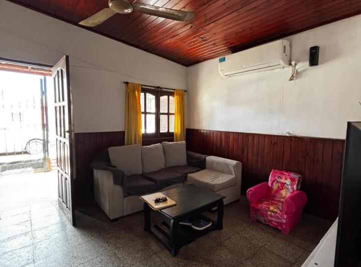 Casa · 256m² · 6 Ambientes · 10 Cocheras