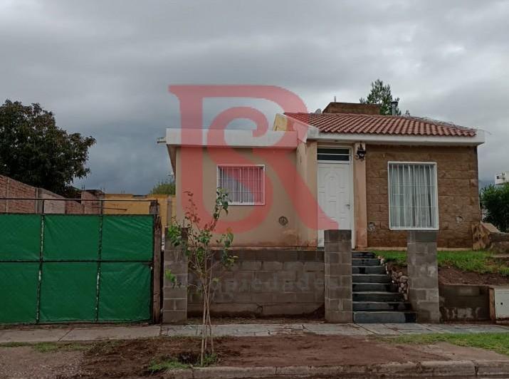 Casa · 230m² · 3 Ambientes · 2 Cocheras