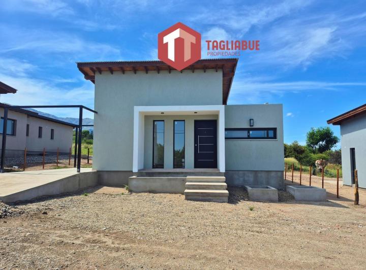 Casa · 71m² · 3 Ambientes · 1 Cochera