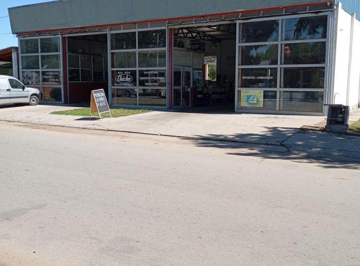 Local comercial · 330m² · 5 Ambientes · 2 Cocheras