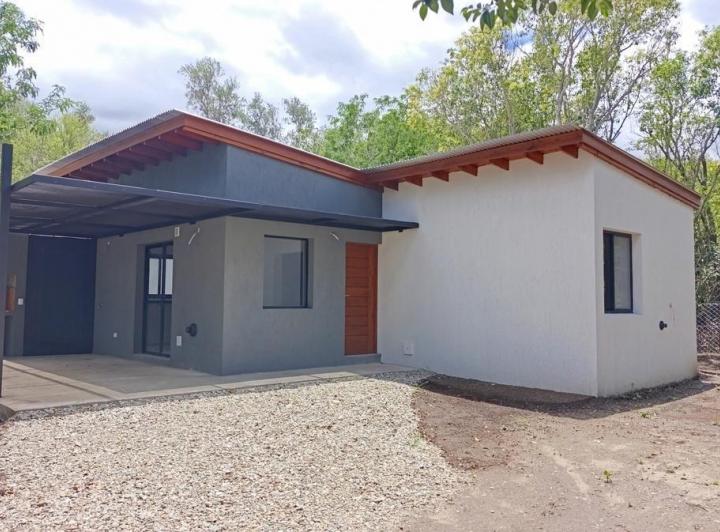 Casa · 74m² · 4 Ambientes · 1 Cochera