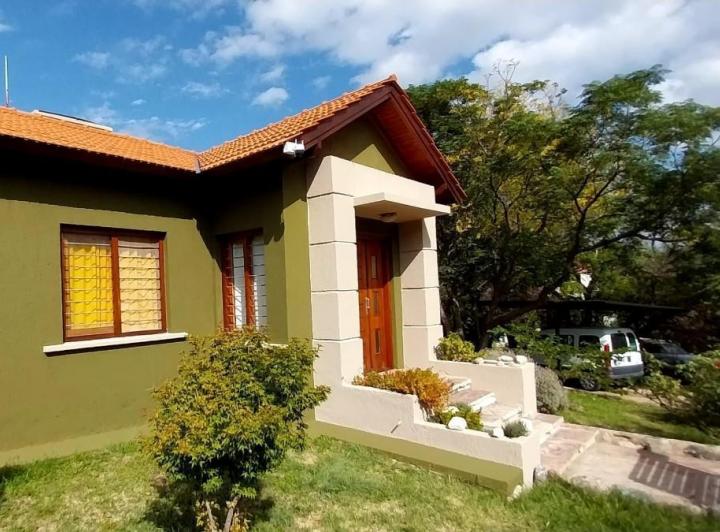 Casa · 105m² · 4 Ambientes · 1 Cochera