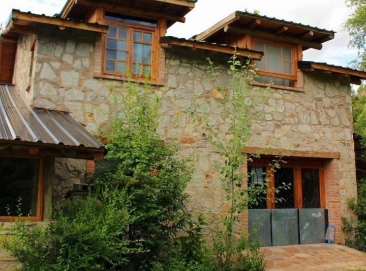 Casa · 350m² · 7 Ambientes