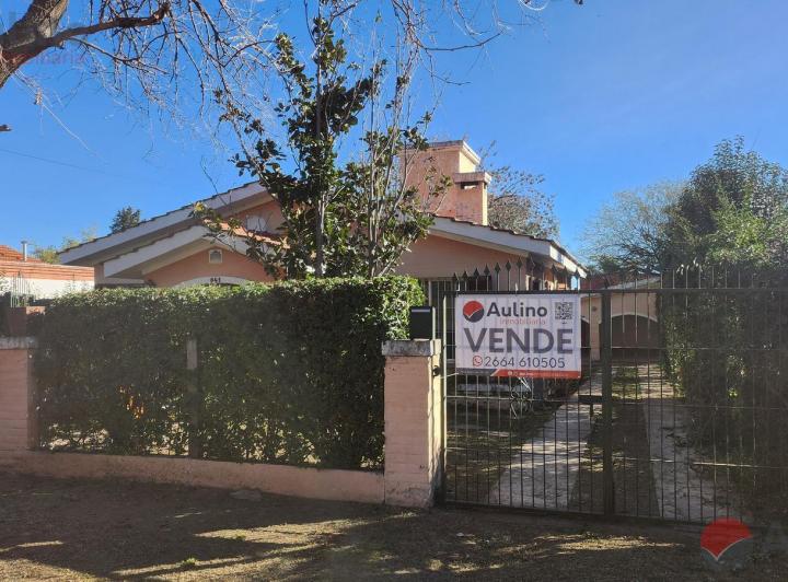 Casa · 93m² · 4 Ambientes · 1 Cochera