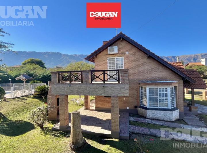 Casa · 350m² · 6 Dormitorios · 5 Cocheras