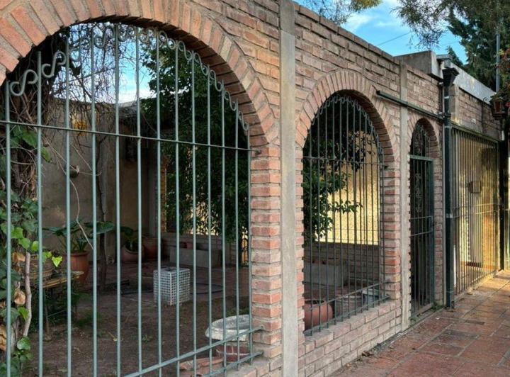 Casa · 77m² · 4 Ambientes · 1 Cochera