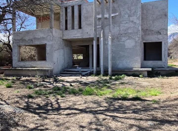 Casa · 219m² · 5 Ambientes · 1 Cochera