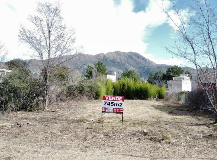 Terreno · 745m²