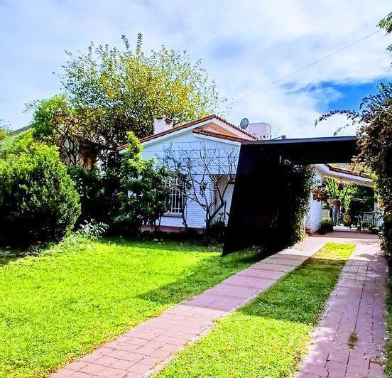 Casa · 75m² · 4 Ambientes · 2 Cocheras