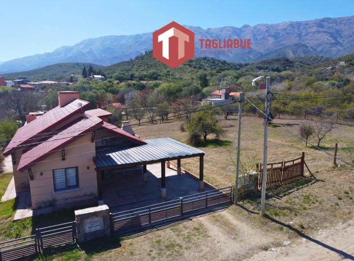 Casa · 230m² · 7 Ambientes · 2 Cocheras