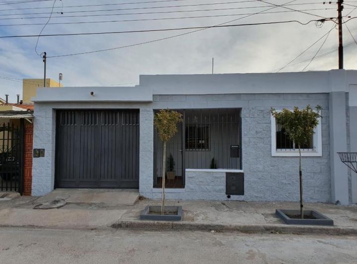 Casa · 200m² · 5 Ambientes · 2 Cocheras