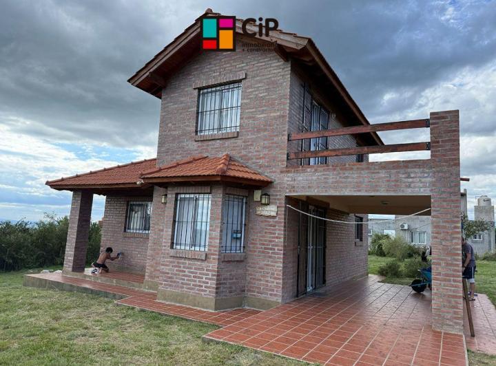 Casa · 105m² · 4 Ambientes · 1 Cochera