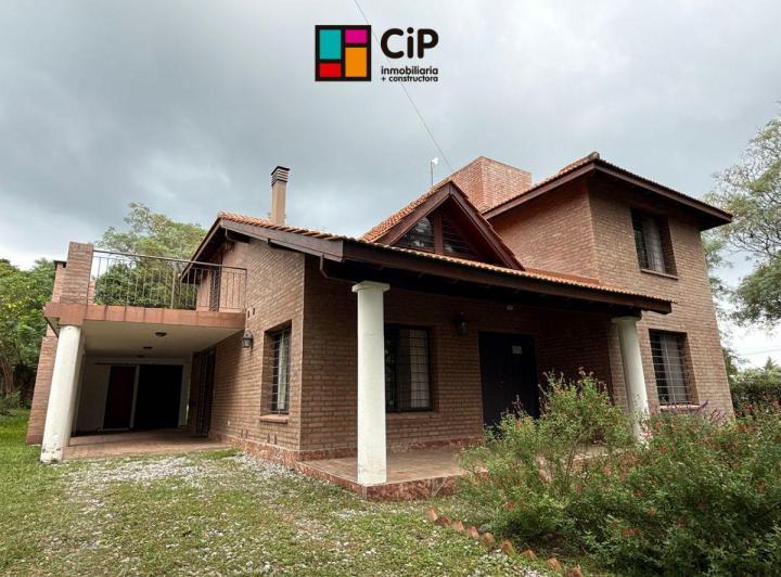 Casa · 217m² · 5 Ambientes · 1 Cochera