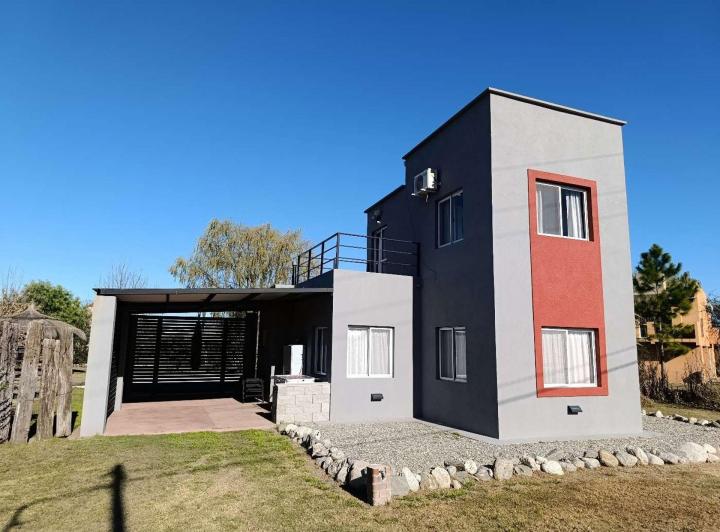 Casa · 100m² · 4 Ambientes · 1 Cochera