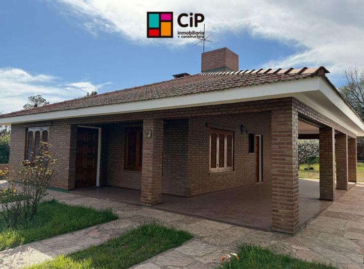 Casa · 200m² · 4 Ambientes · 2 Cocheras