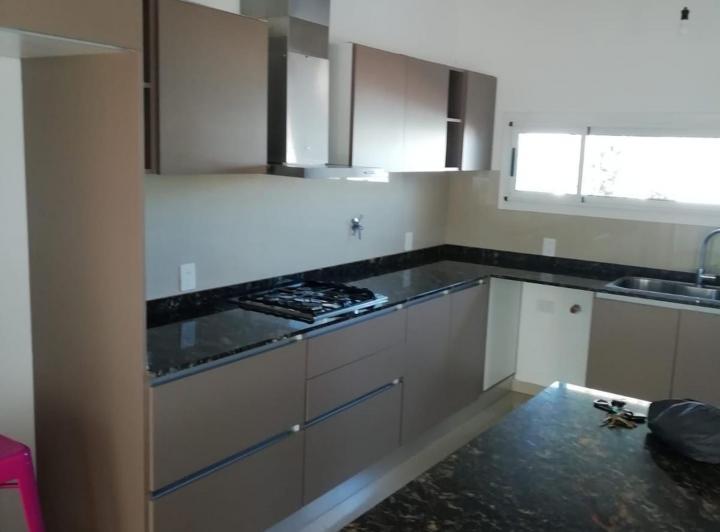 Casa · 275m² · 3 Ambientes · 2 Cocheras