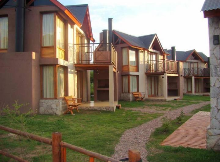 Casa · 400m² · 2 Dormitorios · 1 Cochera